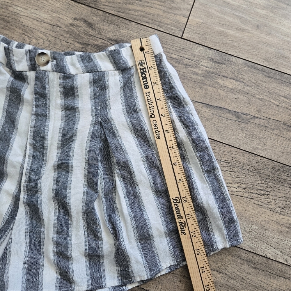 Heartloom Striped Gray and White Women's Medium Shorts - Picture 8 of 13